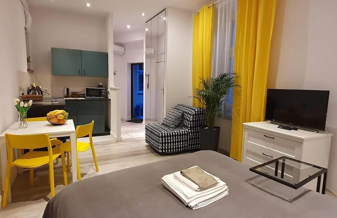 L-2 Krakow Center Studio O&P Apartfamily-1